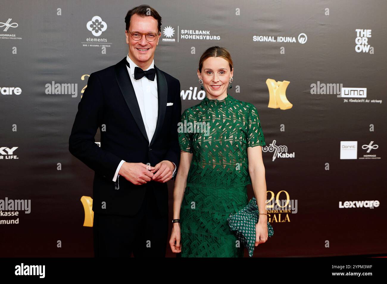 Hendrik Wüst mit Ehefrau Katharina Wüst bei der 20. Kinderlachen-Gala 2024  in der Messe Dortmund. Dortmund, 30.11.2024 *** Hendrik Wüst with his wife  Katharina Wüst at the 20 Kinderlachen Gala 2024 at