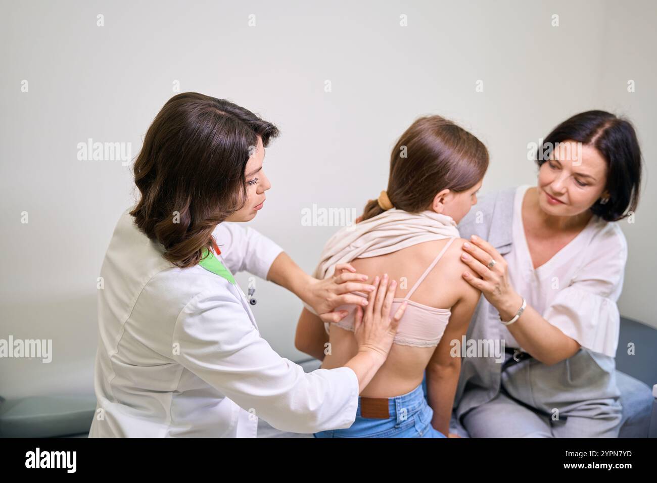 Young doctor taps a patients back Stock Photo - Alamy