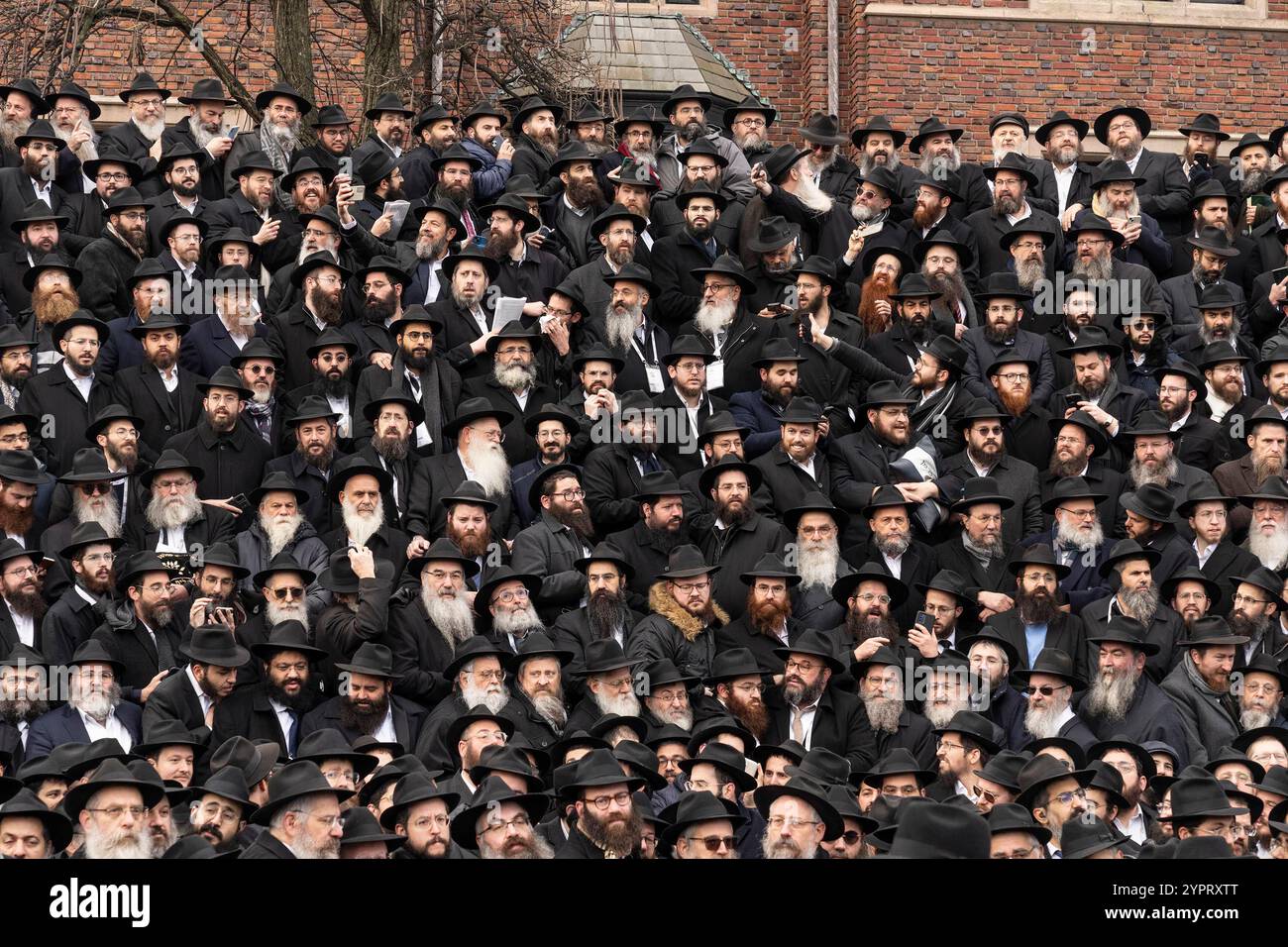 New York, New York, USA. 1st Dec, 2024. Thousands Rabbis gather for Annual International Conference Shluchim of Chabad-Lubavitch Emissaries (Kinus Hashluchim) class photo in front of Chabad headquarters in Brooklyn, New York on December 1, 2024. The Kinus is the largest rabbinic gathering in the world. It features four days of workshops, a spiritually uplifting Shabbat and a visit to the Ohel, the place where the Lubavitcher Rebbe, Rabbi Menachem M. Schneerson was laid to rest. Credit: ZUMA Press, Inc./Alamy Live News Stock Photo