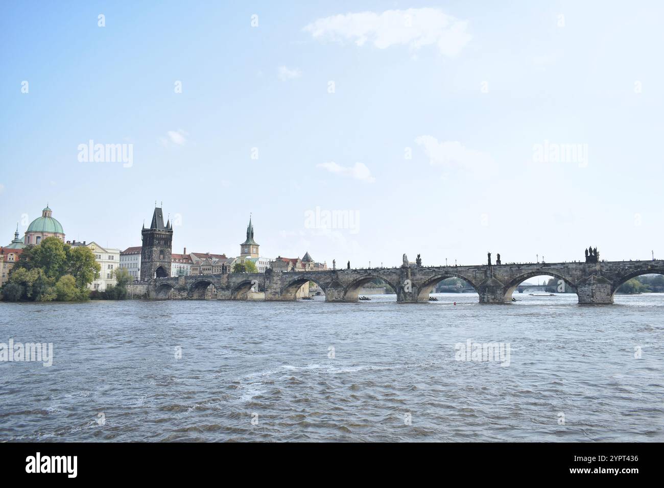 Medieval stone arch bridge hi-res stock photography and images - Alamy