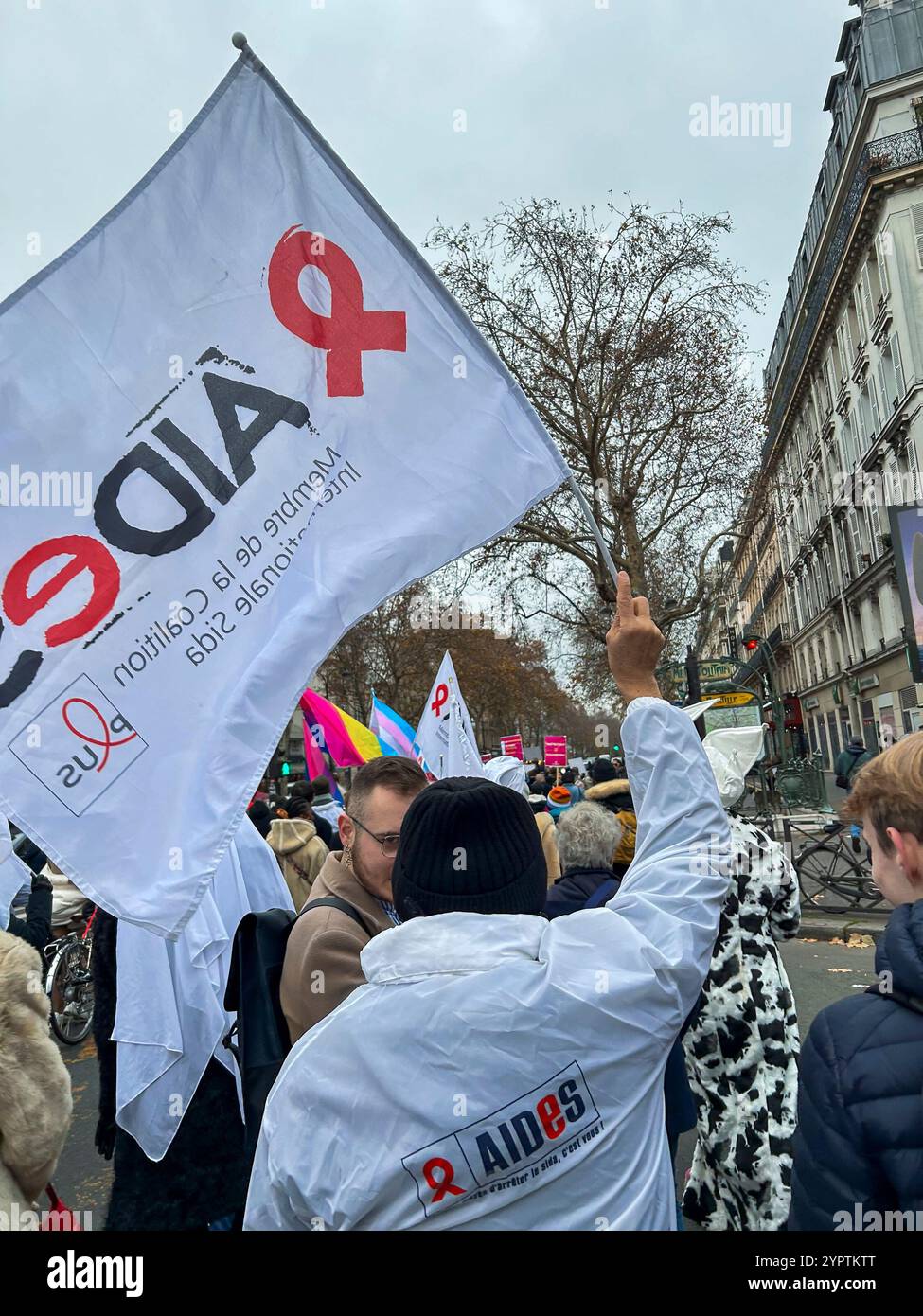 Crowd aids activists hi-res stock photography and images - Alamy