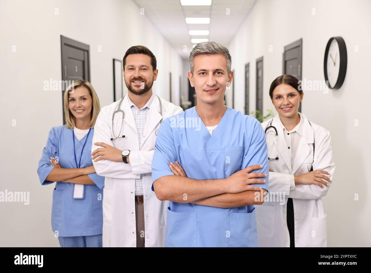 Healthcare workers in hospital hi-res stock photography and images - Alamy
