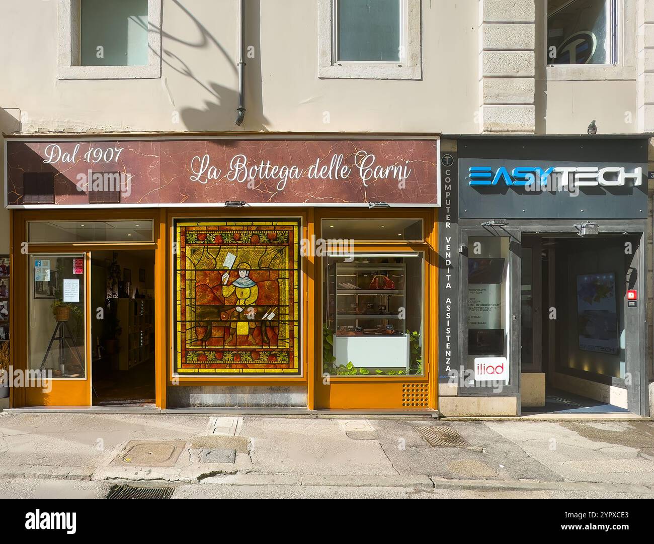 Retail butcher hi-res stock photography and images - Page 10 - Alamy, image size:1300x1082