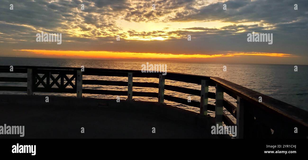 Early sunrise clouds port hi-res stock photography and images - Alamy
