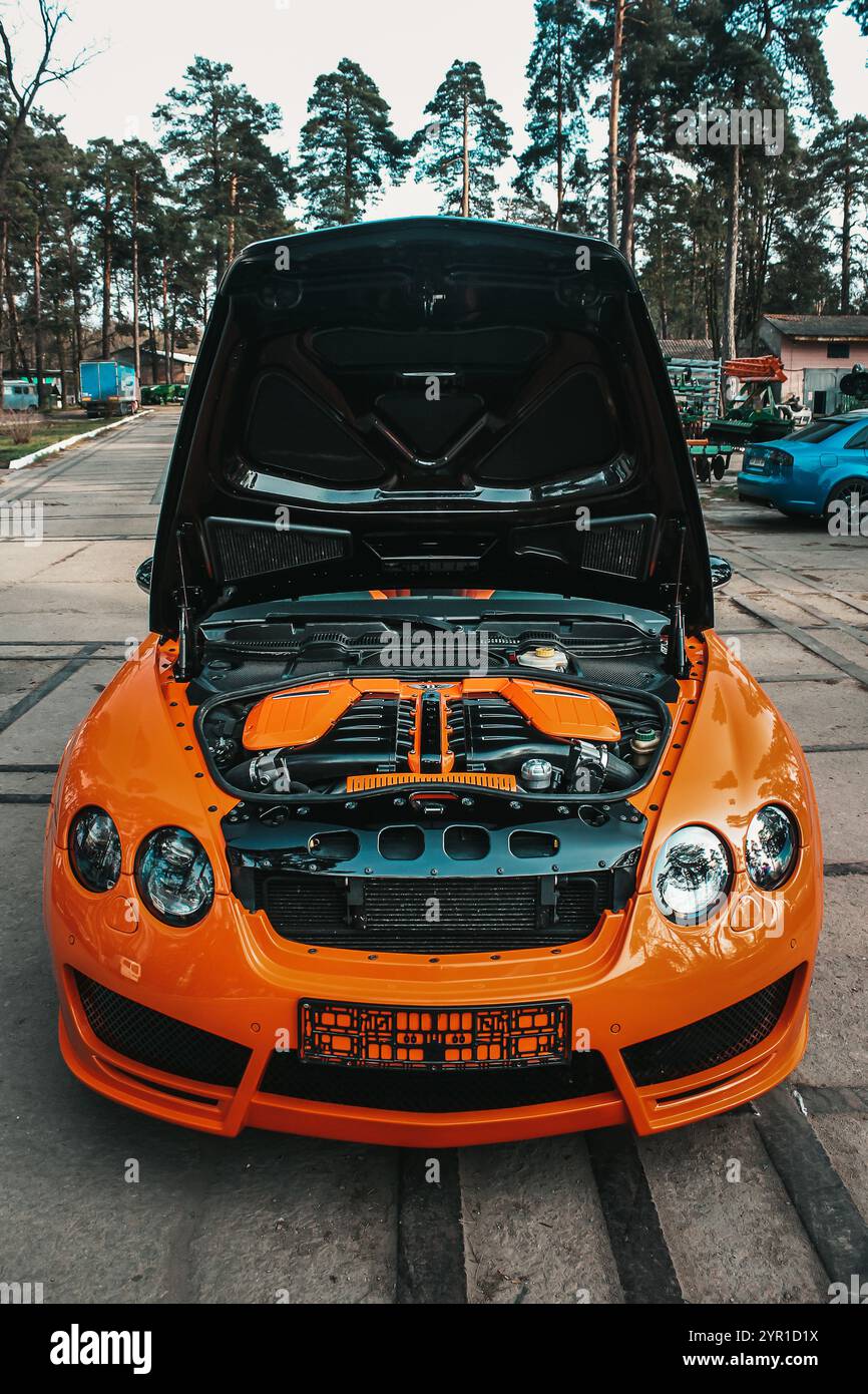 Bentley paint hi-res stock photography and images - Alamy