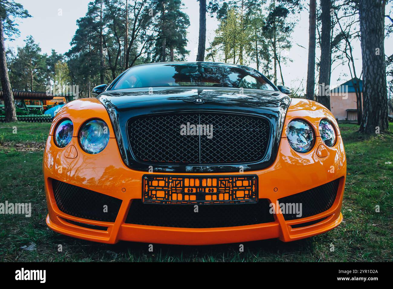Bentley paint hi-res stock photography and images - Alamy