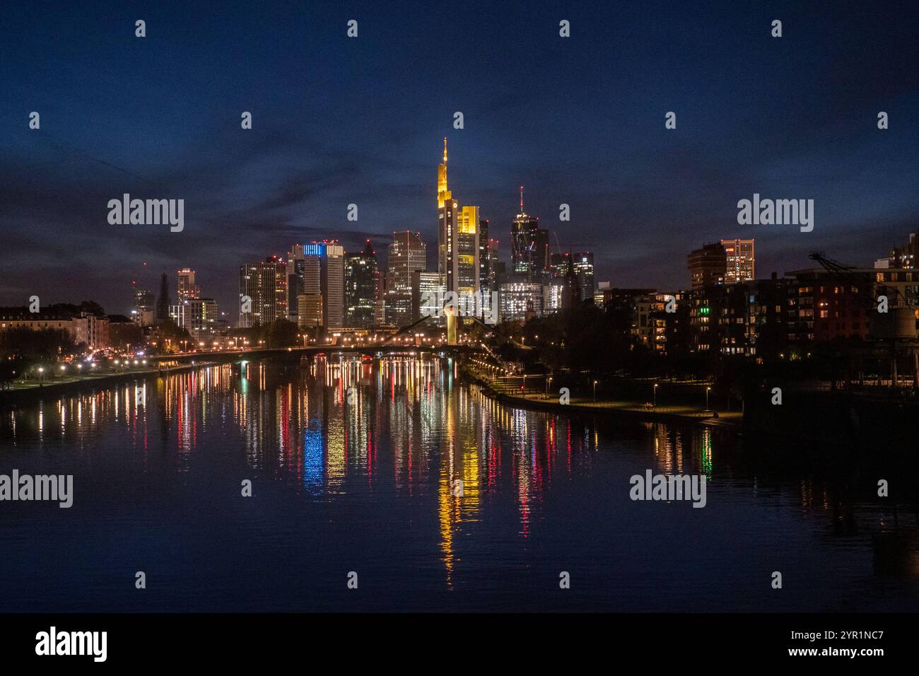 Frankfurt cityscape river main hi-res stock photography and images - Alamy