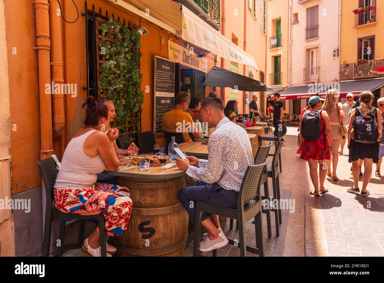 Europe cafe, drinking wine hi-res stock photography and images - Alamy