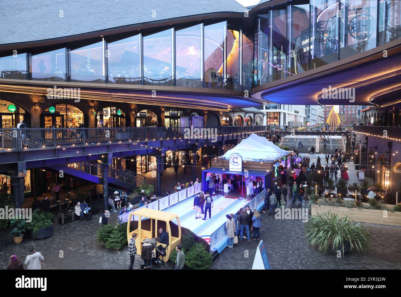 Kings Cross Club Curling, fun winter activity in Coal Drops Yard, north London, UK Stock Photo