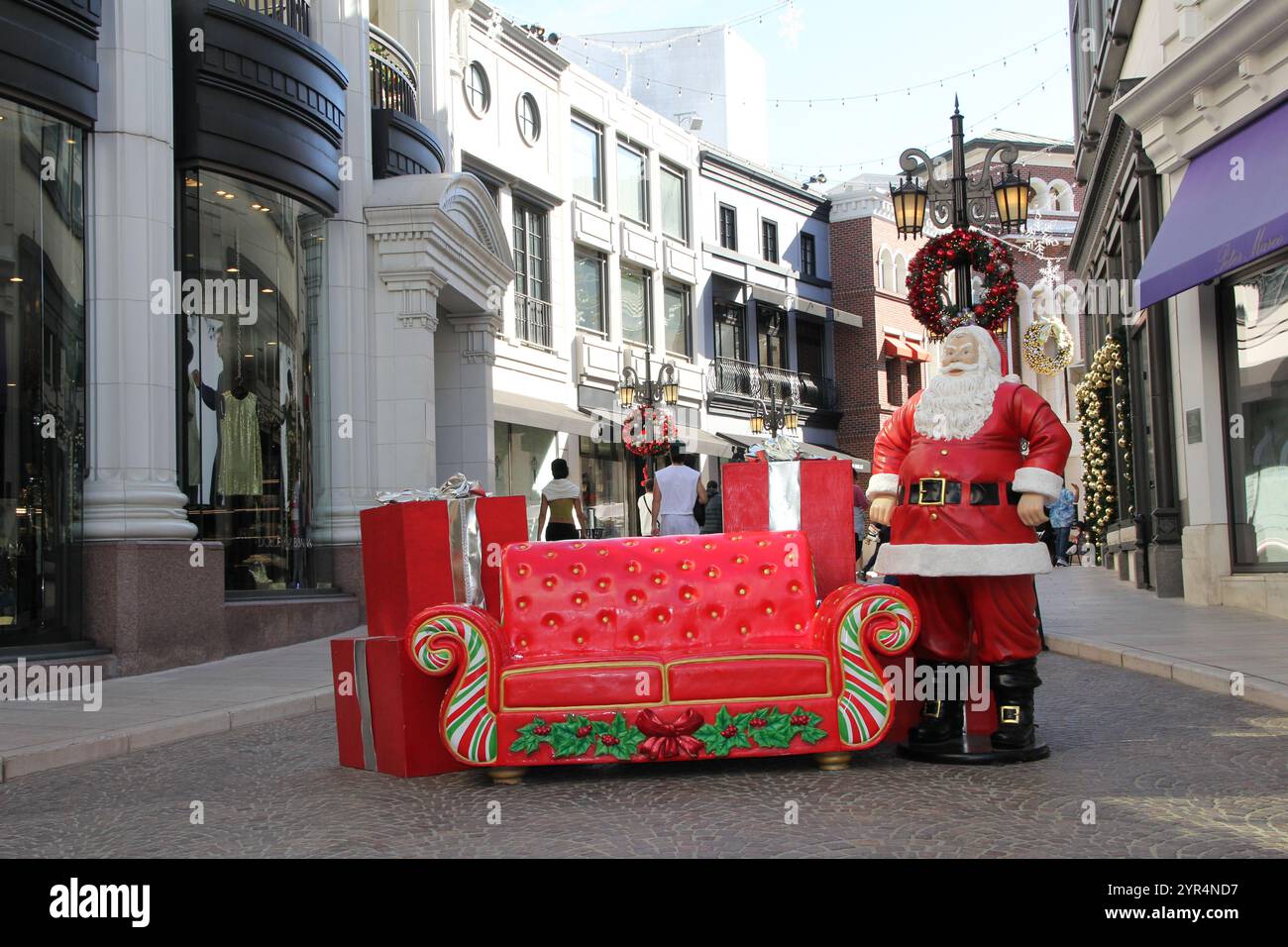 Santa Claus Visits Rodeo Drive Beverly Hills Stock Photo - Alamy