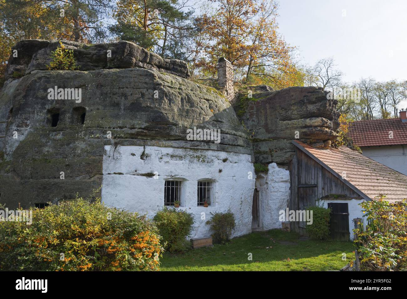 House built rock surrounded hi-res stock photography and images - Alamy