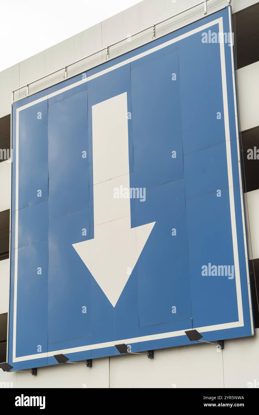 Sign huge white directional arrow on blue background Stock Photo