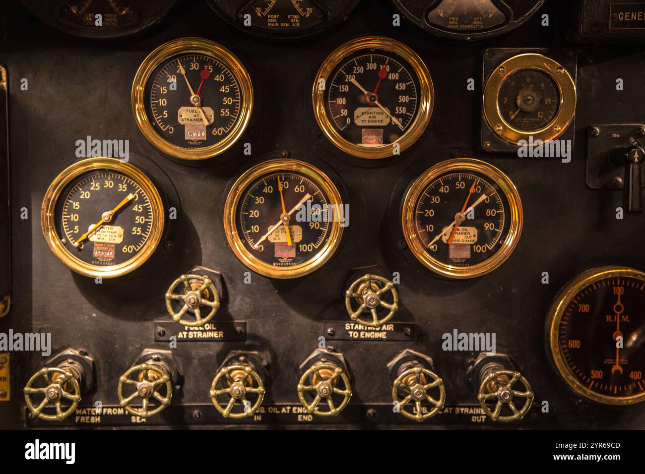 Mechanical dials hi-res stock photography and images - Alamy