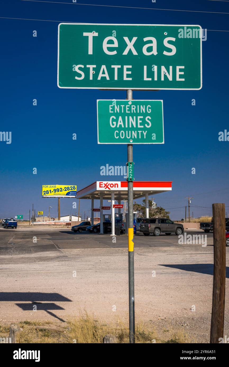 APRIL 2021, TEXAS, USA Texas State Line and Exxon Gas Station - the Petroleum State - Oil Country Stock Photo