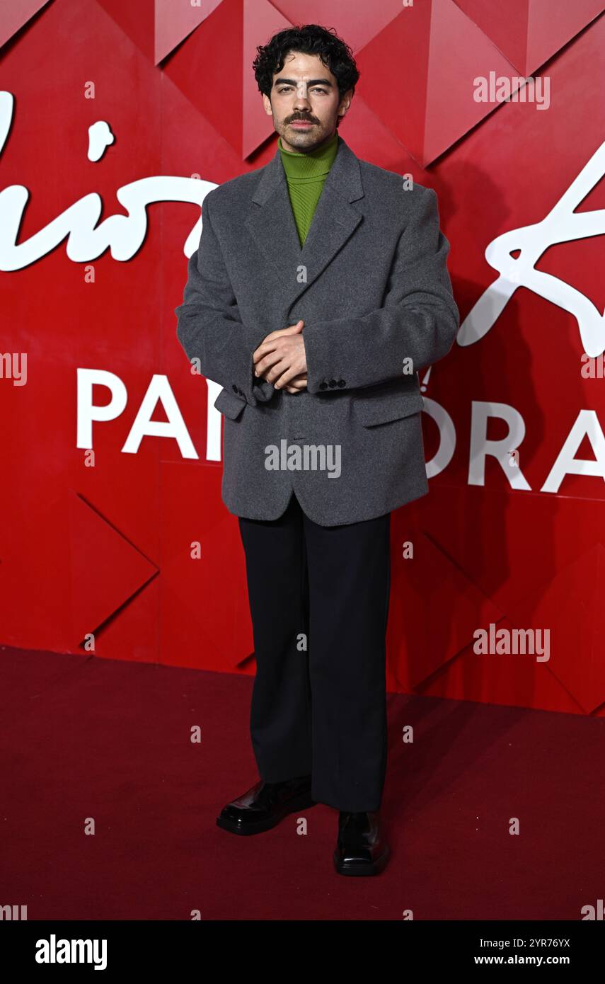 Joe jonas half length headshot hi-res stock photography and images - Alamy, image size:855x1390