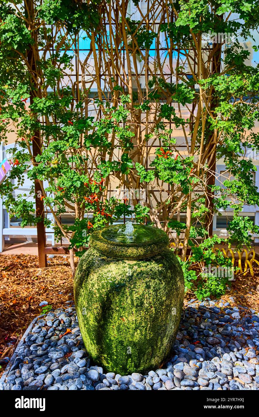 Water feature garden pebbles hi-res stock photography and images - Alamy