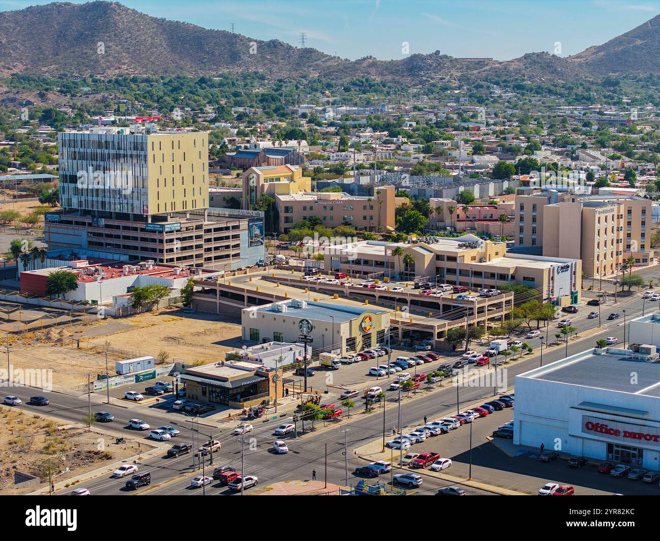 Waldos, Cima Hospital , High Medical Specialty, Celtara Cima, Cima medical tower, Del Rio medical center in the River Valley in Hermosillo Mexico. .(Photo: Luis Gutierrez / NorthPhoto)  Hospital Cima , Alta Especialidad medica, Celtara Cima, torre medica Cima,  centro medico Del Rio  en el Vado del rio en Hermosillo Mexico. .(Photo: Luis Gutierrez / NortePhoto) Stock Photo