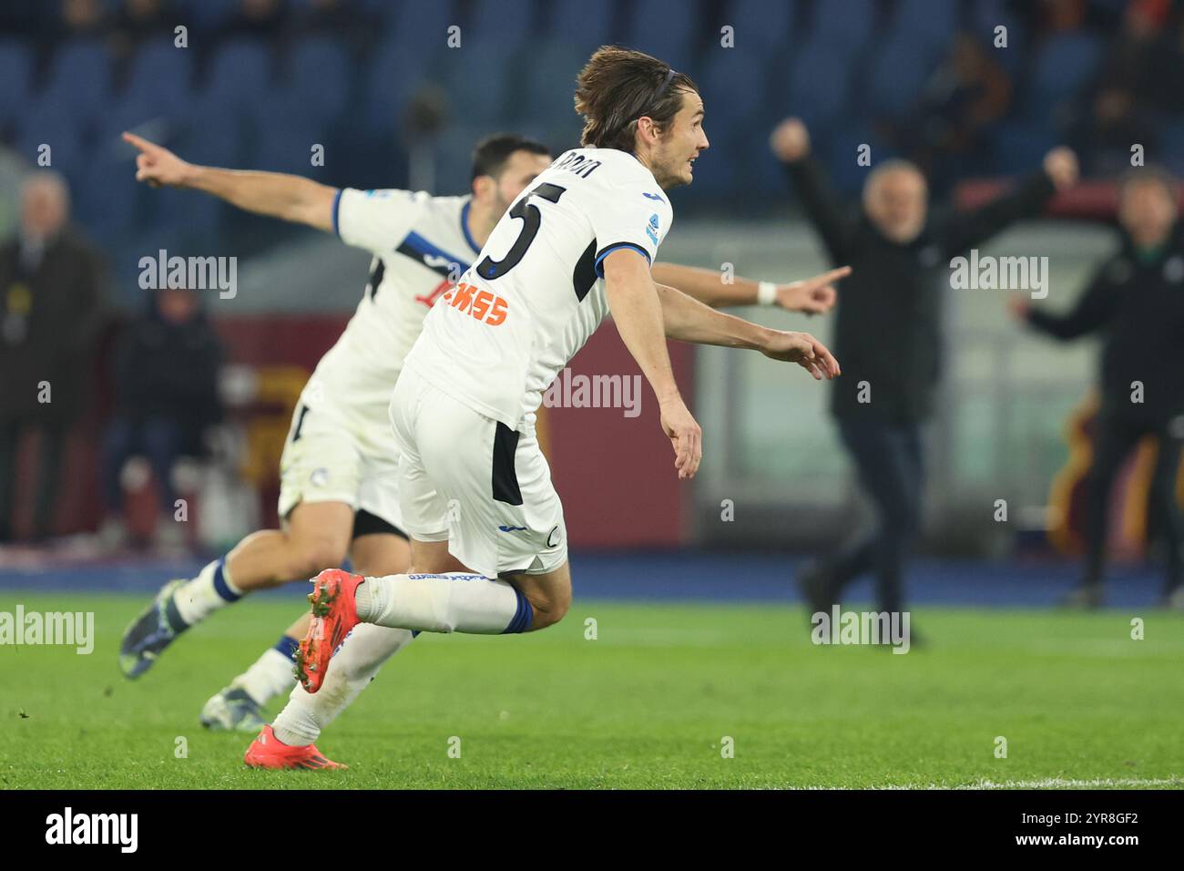 Rome, Italy 2.12.2024 : Marten De Roon of Atalanta score the goal and ...