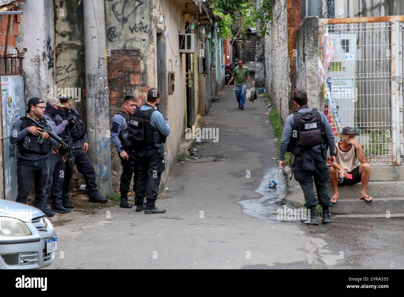 December 3, 2024, Rio De Janeiro, Rio De Janeiro, Brasil: Rio de janeiro (rj), 12/03/2024 - operation/tourniquet/police/rj - residents of the vila cruzeiro favela, penha complex, woke up in the middle of a large shootout this tuesday morning (03). The rj civil police began this tuesday (3) a major action in the penha complex, in the north zone of rio de janeiro, within operation tourniquet, a set of initiatives to combat cargo and vehicle theft. (Foto: JosÃƒÂ© Lucena/Thenews2/Zumapress) (Credit Image: © Jose Lucena/TheNEWS2 via ZUMA Press Wire) EDITORIAL USAGE ONLY! Not for Commercial USAGE! Stock Photo