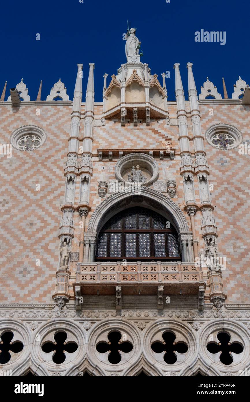 Facade detail of doges palace hi-res stock photography and images - Alamy