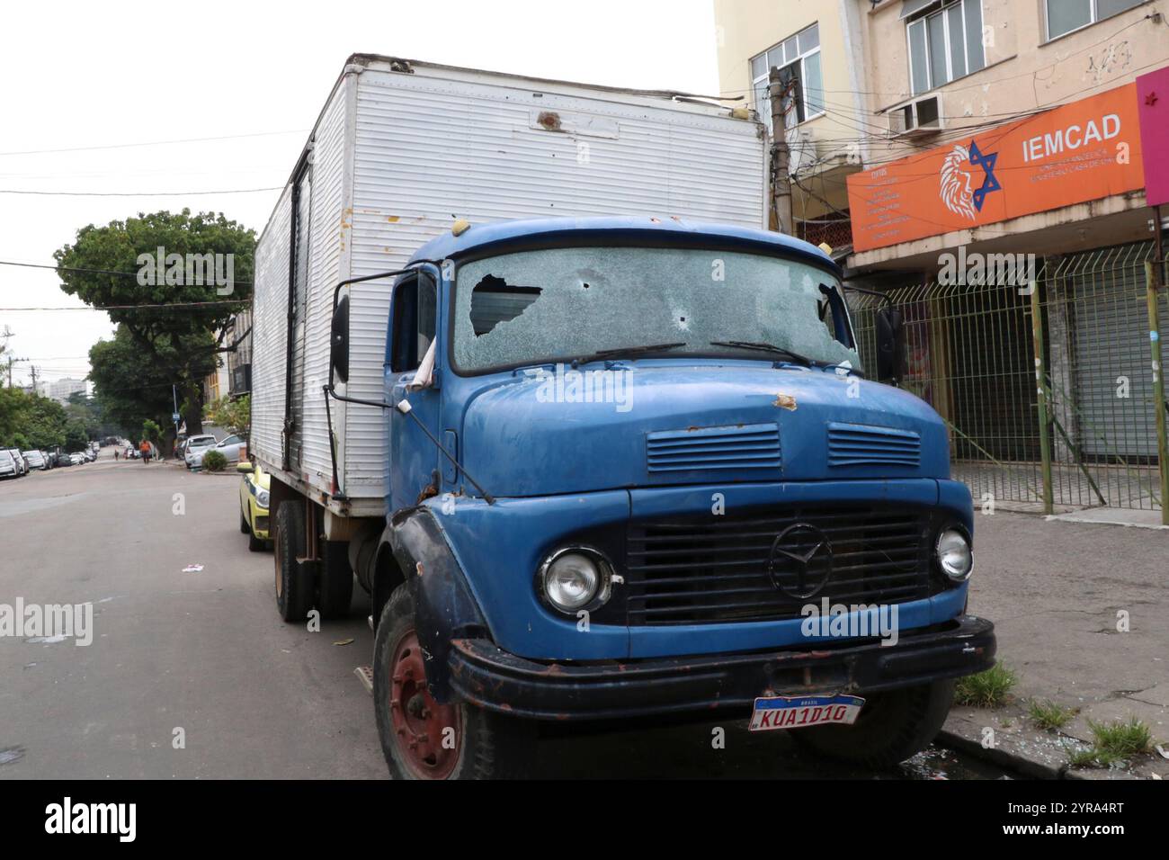 December 3, 2024, Rio De Janeiro, Rio De Janeiro, Brasil: Rio de janeiro (rj), 12/03/2024 - operation/tourniquet/police/rj - residents of the vila cruzeiro favela, penha complex, woke up in the middle of a large shootout this tuesday morning (03). The rj civil police began this tuesday (3) a major action in the penha complex, in the north zone of rio de janeiro, within operation tourniquet, a set of initiatives to combat cargo and vehicle theft. (Foto: JosÃƒ © Lucena/Thenews2/Zumapress) (Credit Image: © Jose Lucena/TheNEWS2 via ZUMA Press Wire) EDITORIAL USAGE ONLY! Not for Commercial USAGE! Stock Photo