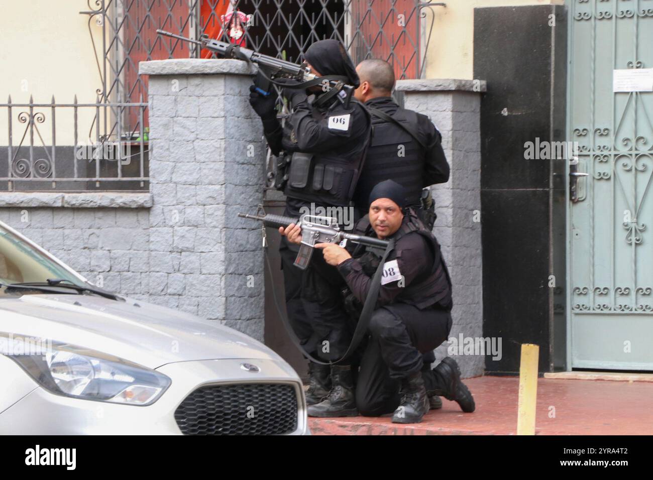 December 3, 2024, Rio De Janeiro, Rio De Janeiro, Brasil: Rio de janeiro (rj), 12/03/2024 - operation/tourniquet/police/rj - residents of the vila cruzeiro favela, penha complex, woke up in the middle of a large shootout this tuesday morning (03). The rj civil police began this tuesday (3) a major action in the penha complex, in the north zone of rio de janeiro, within operation tourniquet, a set of initiatives to combat cargo and vehicle theft. (Foto: JosÃƒ © Lucena/Thenews2/Zumapress) (Credit Image: © Jose Lucena/TheNEWS2 via ZUMA Press Wire) EDITORIAL USAGE ONLY! Not for Commercial USAGE! Stock Photo