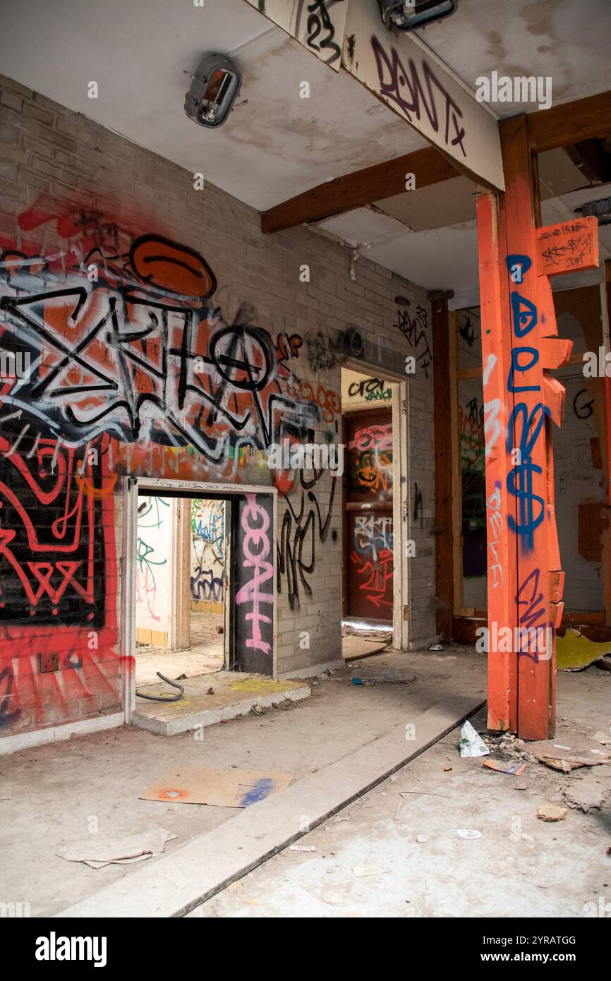 Yorkshire, UK : 31 May 2024 – The abandoned Castle College sports ground changing room building stands neglected and  covered in graffiti Stock Photo