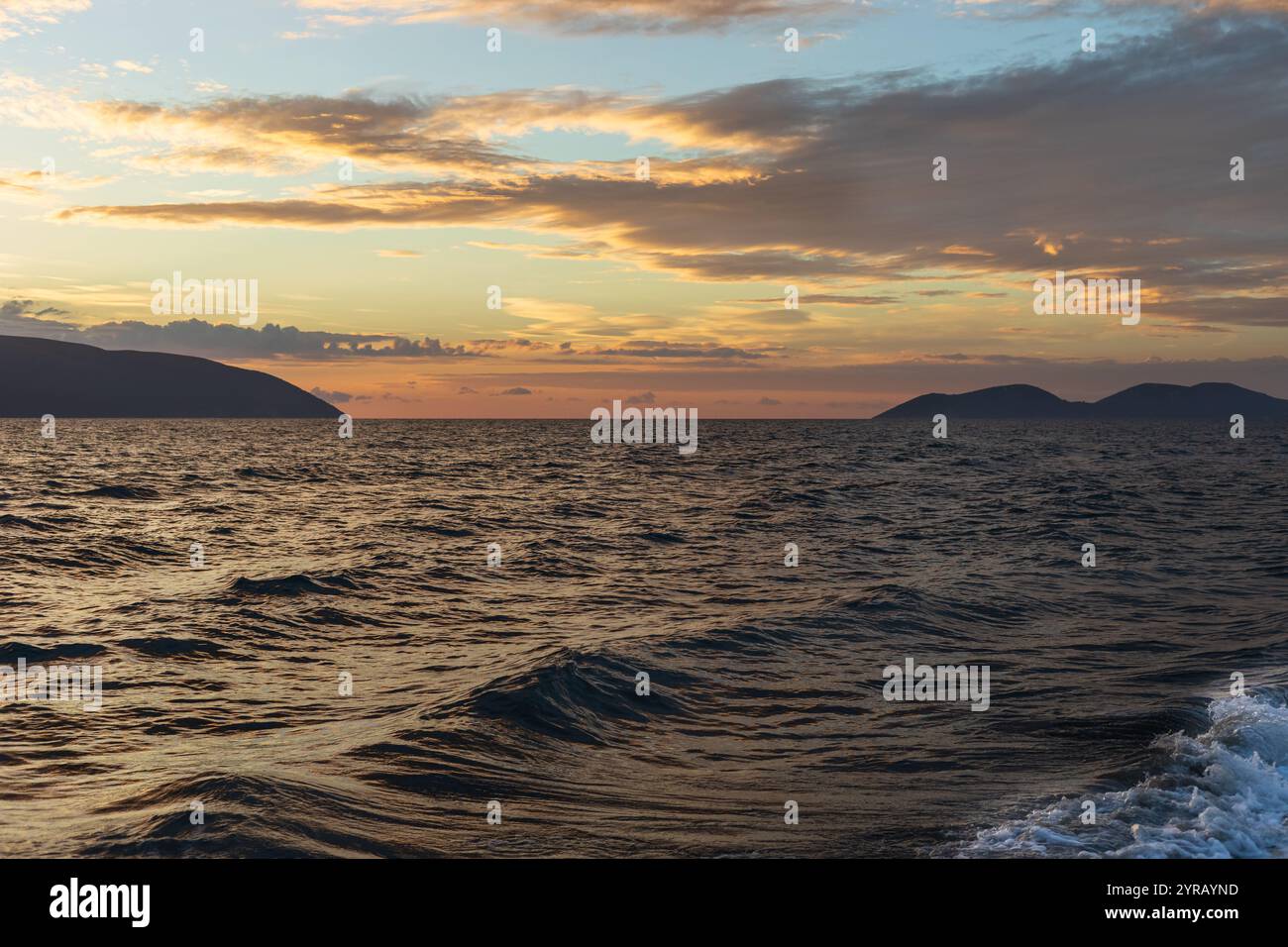 Dramatic sunset sky horizon sea hi-res stock photography and images - Alamy