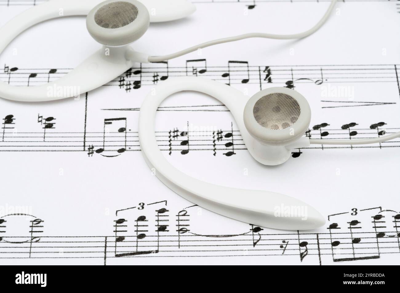 White earphones paper notes hi-res stock photography and images - Alamy