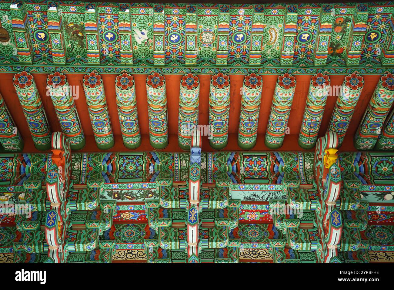 Colorful pattern on the roof of a temple in South Korea Stock Photo - Alamy