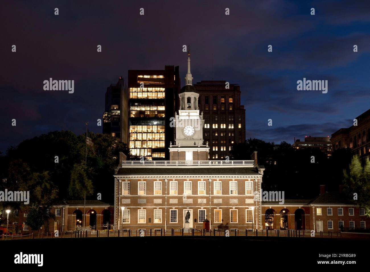 what building is the constitution and declaration of independence