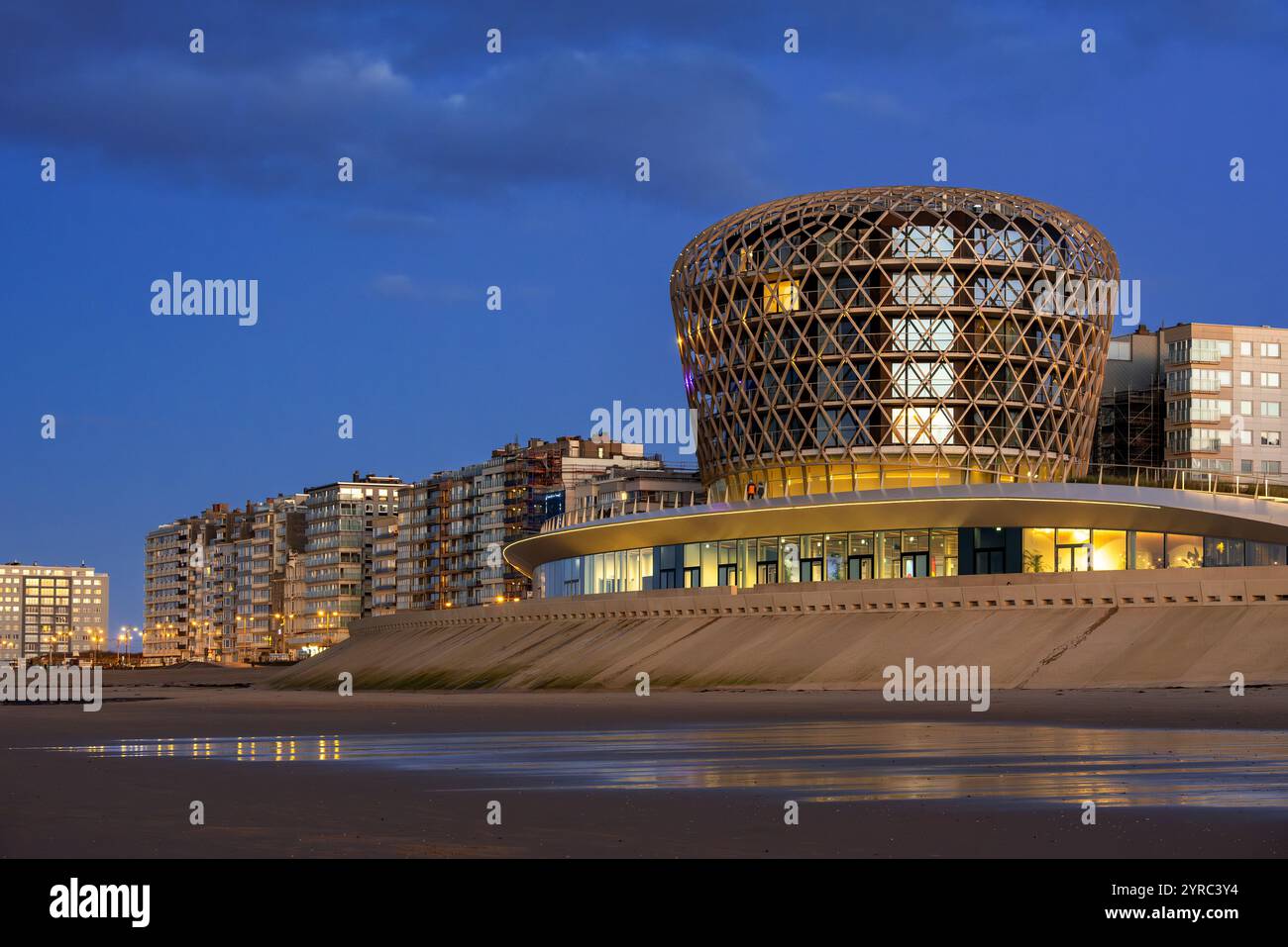 modern-restaurant-in-evening-hi-res-stock-photography-and-images-alamy