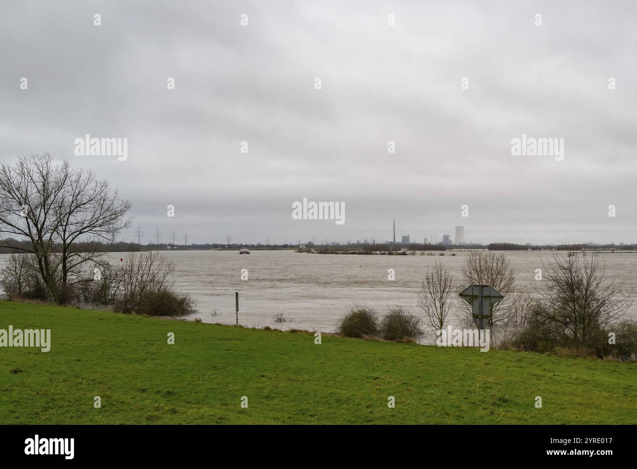 Rhine River Day Cruise Guide: Best Castles and Views 🛥️ Rhine River Day Cruise Guide: Best Castles and Views 🛥️