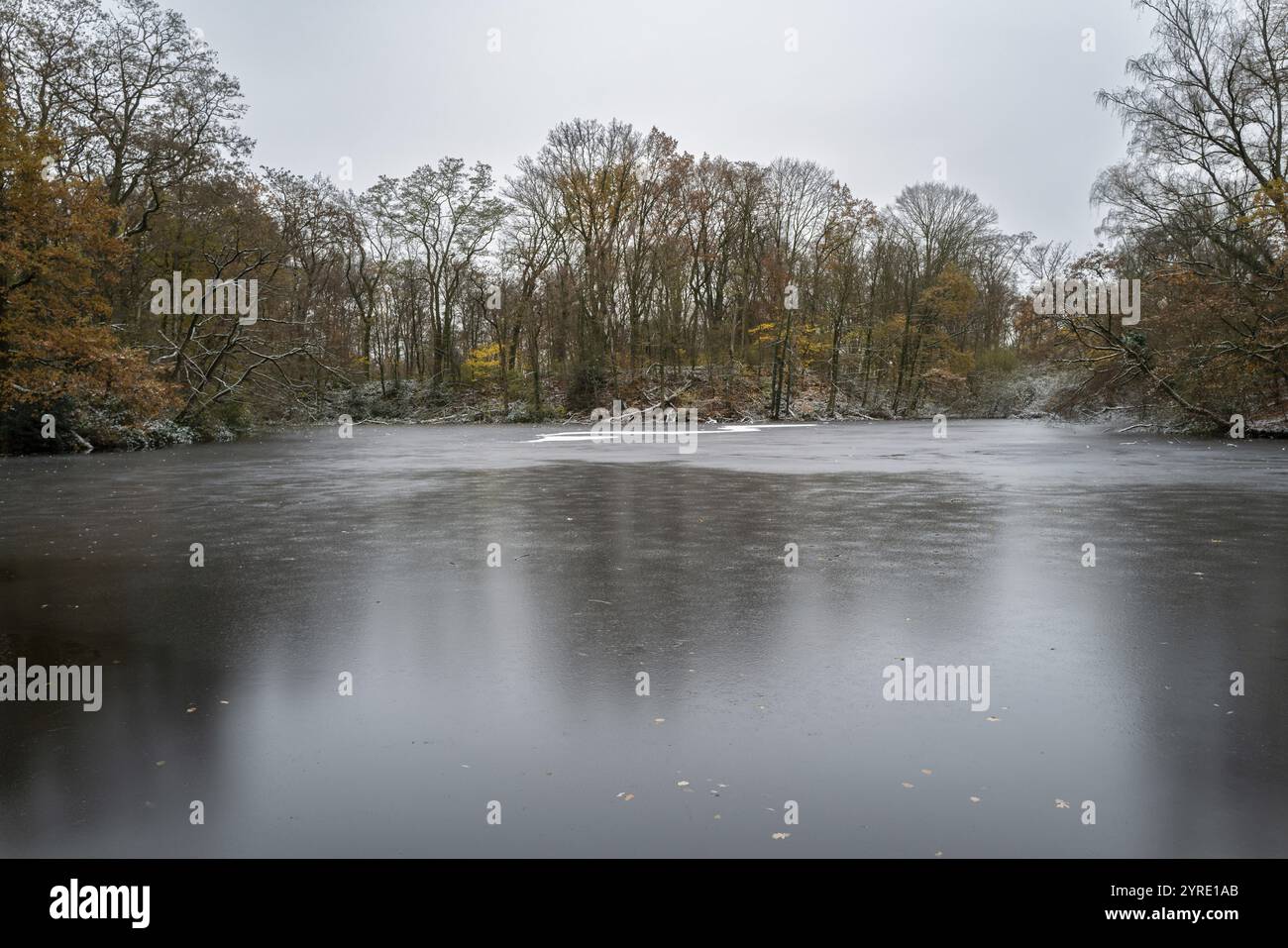 Empty frozen lake hi-res stock photography and images - Alamy
