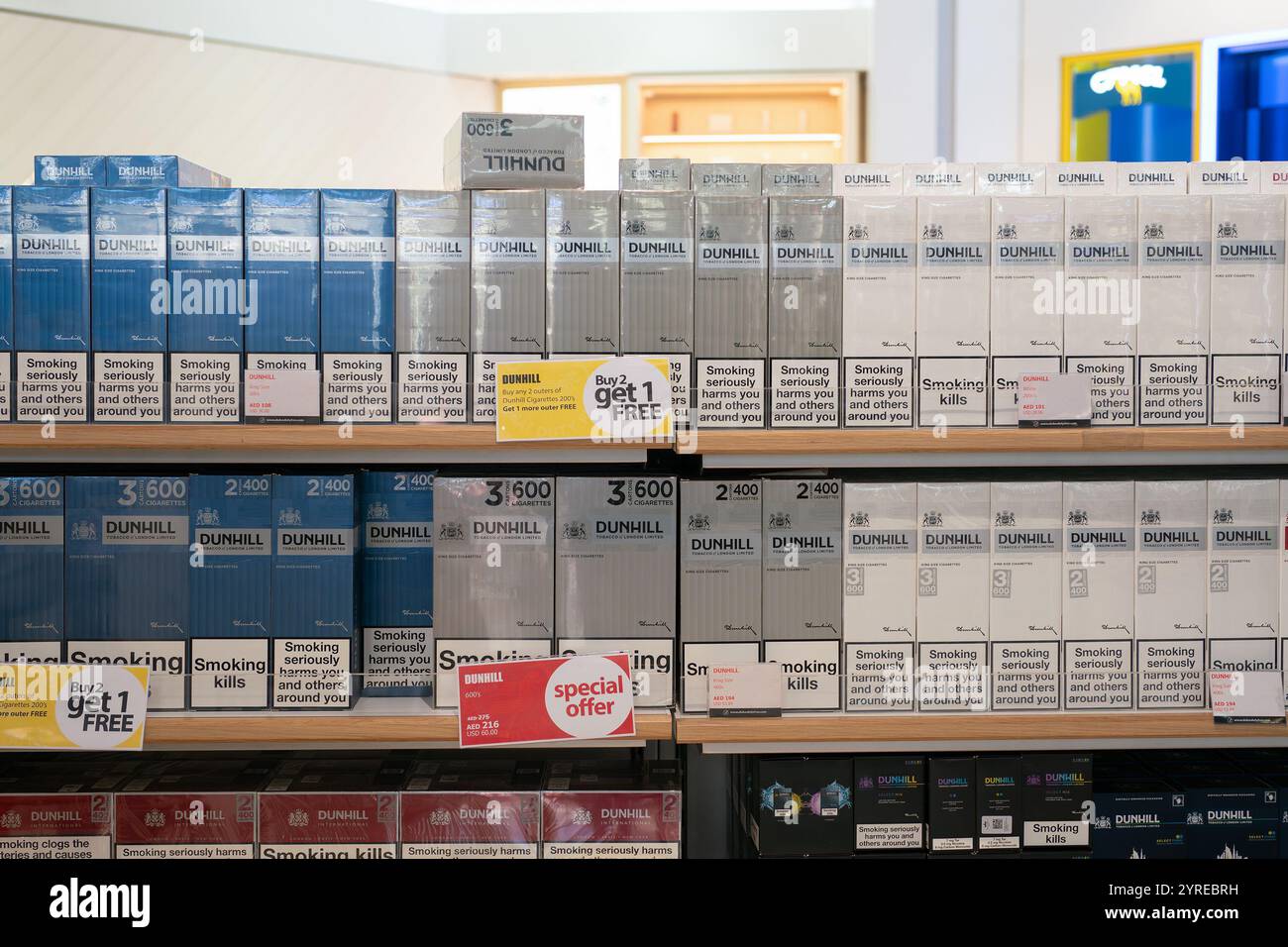 600 cigarettes duty free Cigarettes in airport duty free hi-res stock photography and images