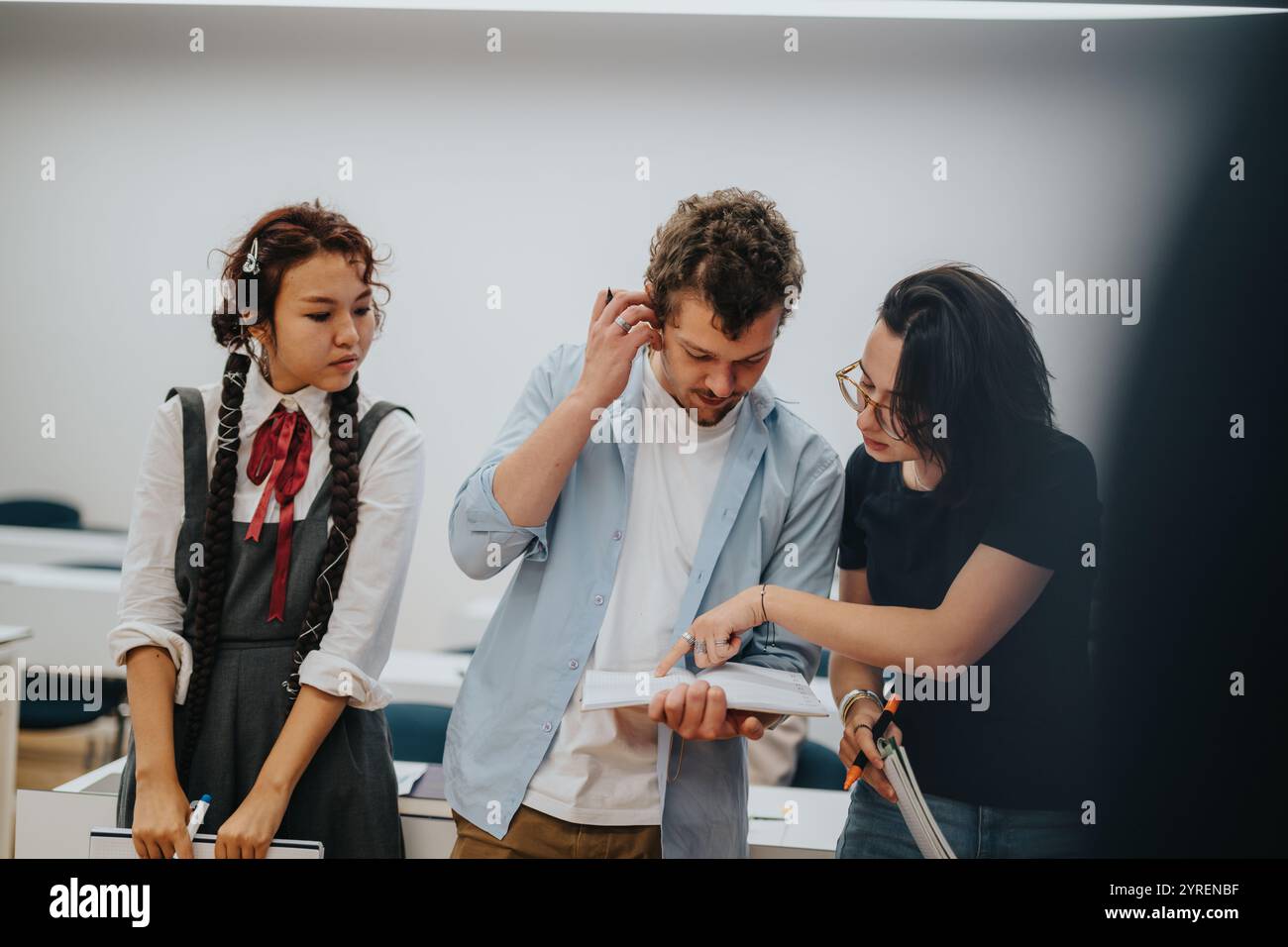 High school classroom group project hi-res stock photography and images ...