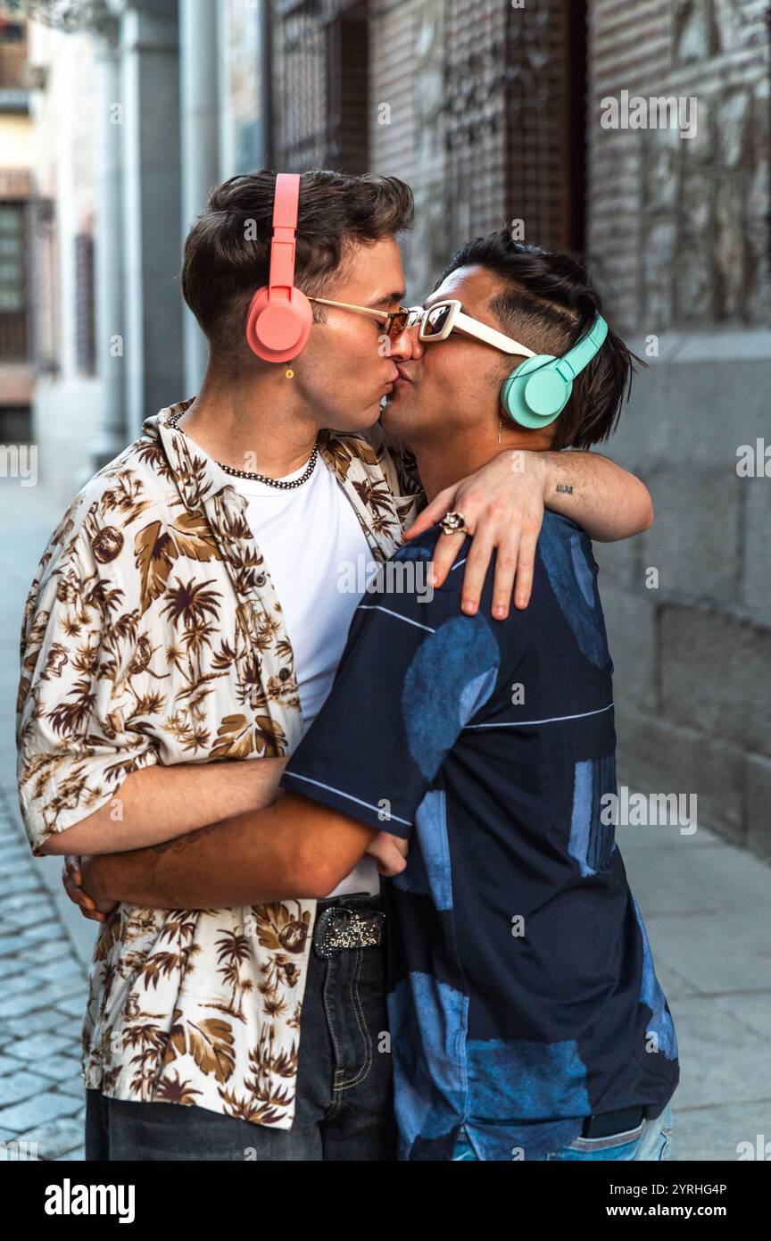 Two men wearing casual hi-res stock photography and images - Alamy
