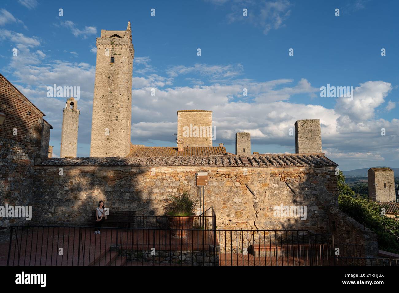A scenic view of the iconic medieval towers of San Gimignano in Tuscany ...