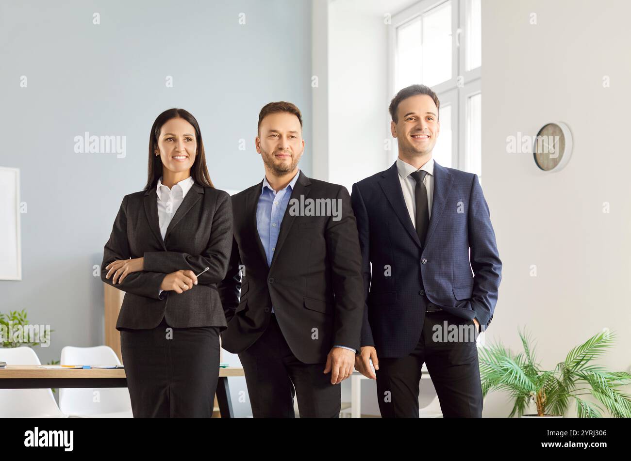 Teamwork collaboration portrait business hi-res stock photography and ...