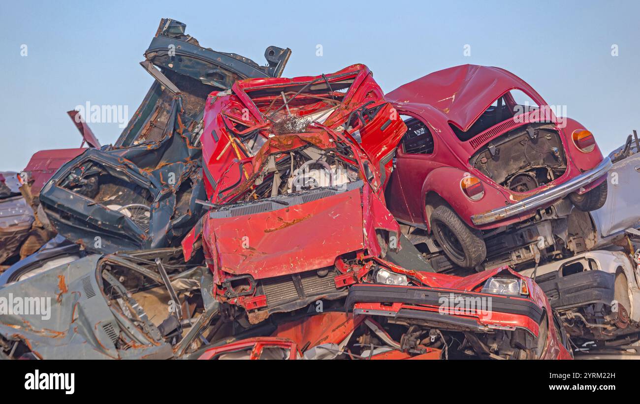 Large pile crushed cars hi-res stock photography and images - Alamy