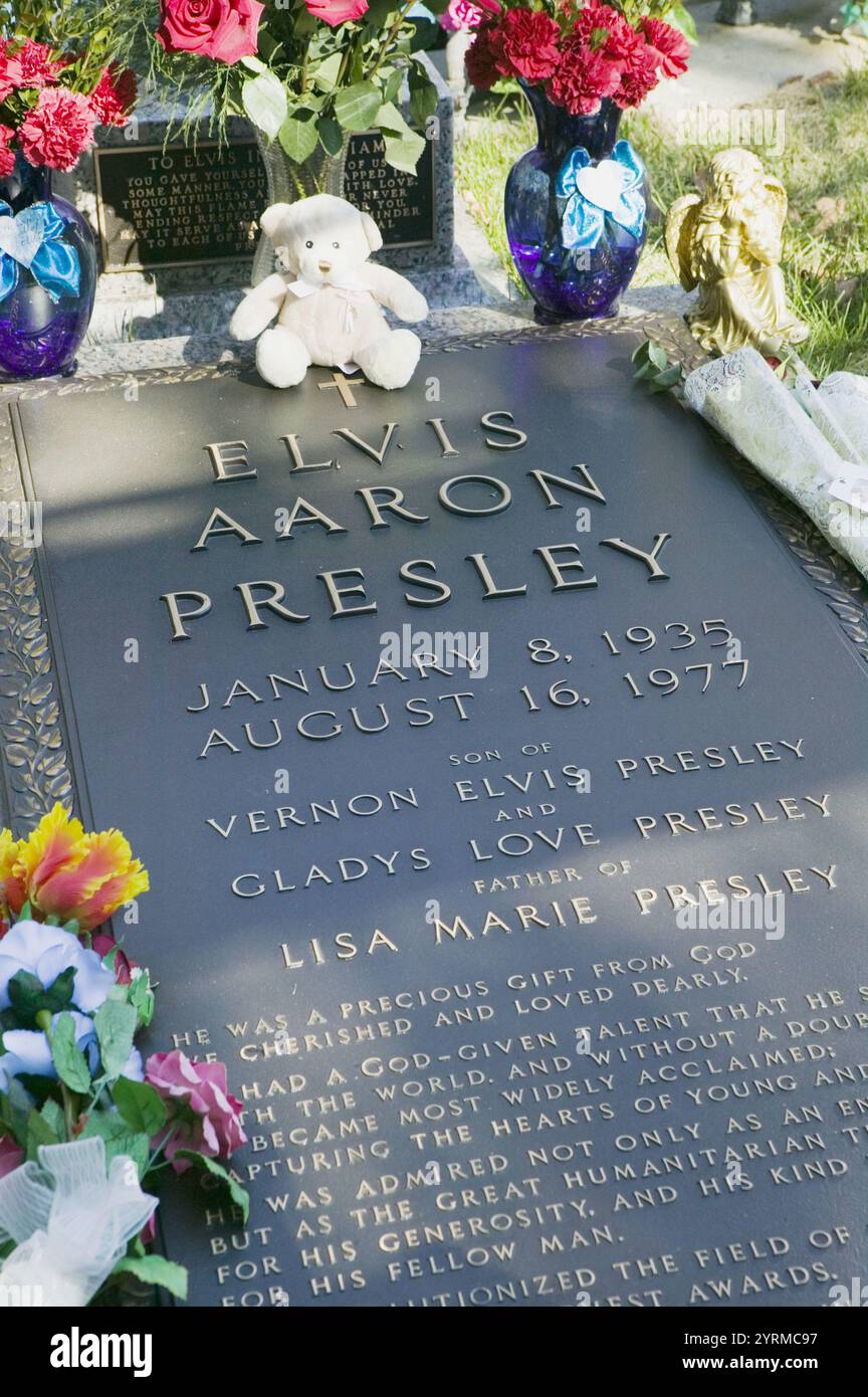 Elvis Presley S Gravesite Former Residence Of Elvis Presley Graceland