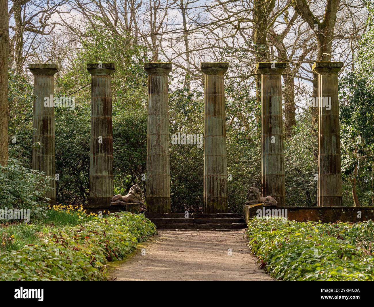 Serene garden symmetry hi-res stock photography and images - Alamy