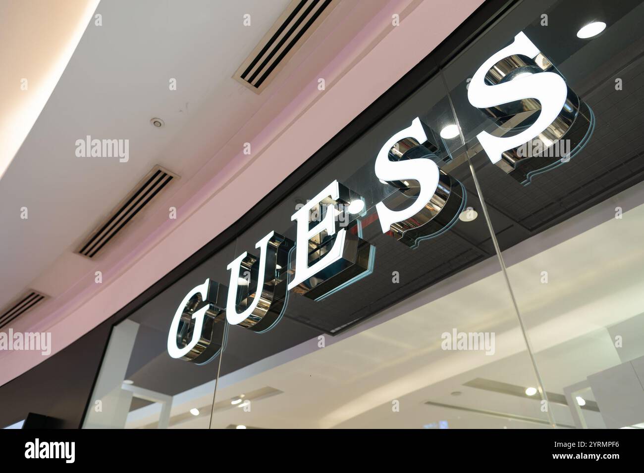 Guess shopfront hi-res stock photography and images - Alamy