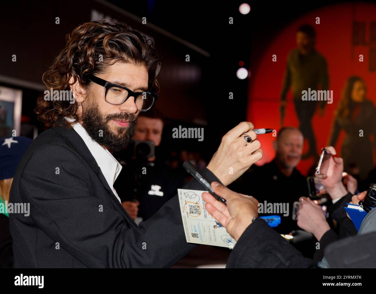 Black doves ben whishaw hi-res stock photography and images - Alamy