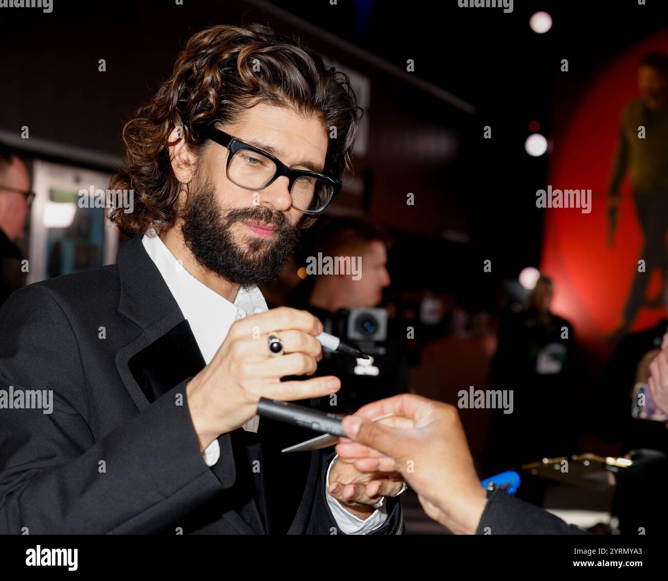 Black doves ben whishaw hi-res stock photography and images - Alamy