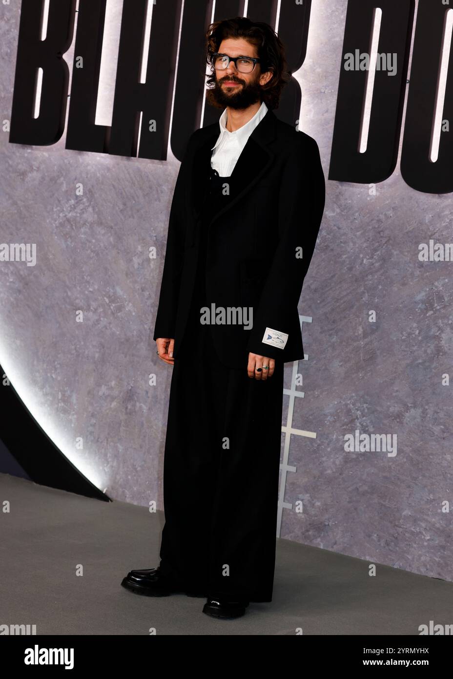 Black doves ben whishaw hi-res stock photography and images - Alamy