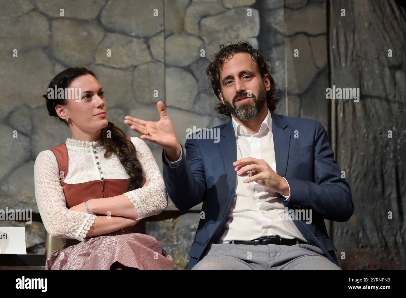 Aufführung des Salzburger Adventsingens mit dem Titel Glaube, Hoffnung, Liebe im Großen Festspielhaus in Salzburg, fotografiert am 27.11.2024. - Das Bild zeigt Bernhard Teuil der in der Aufführung den Josef spielt und Eva Maria Schinwald die in der Aufführung die Maria spielt 2024 - Aufführung des Salzburger Adventsingens mit dem Titel Glaube, Hoffnung, Liebe im Großen Festspielhaus in Salzburg, am 27.11.2024. *** Performance of the Salzburg Advent Singing with the title Glaube, Hoffnung, Liebe at the Großes Festspielhaus in Salzburg, photographed on 27 11 2024 The picture shows Bernhard Teuil Stock Photo