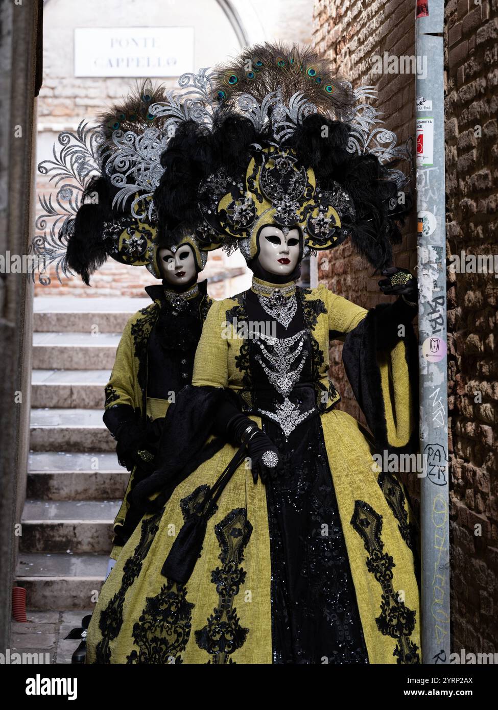 Venetian costumes hi-res stock photography and images - Alamy