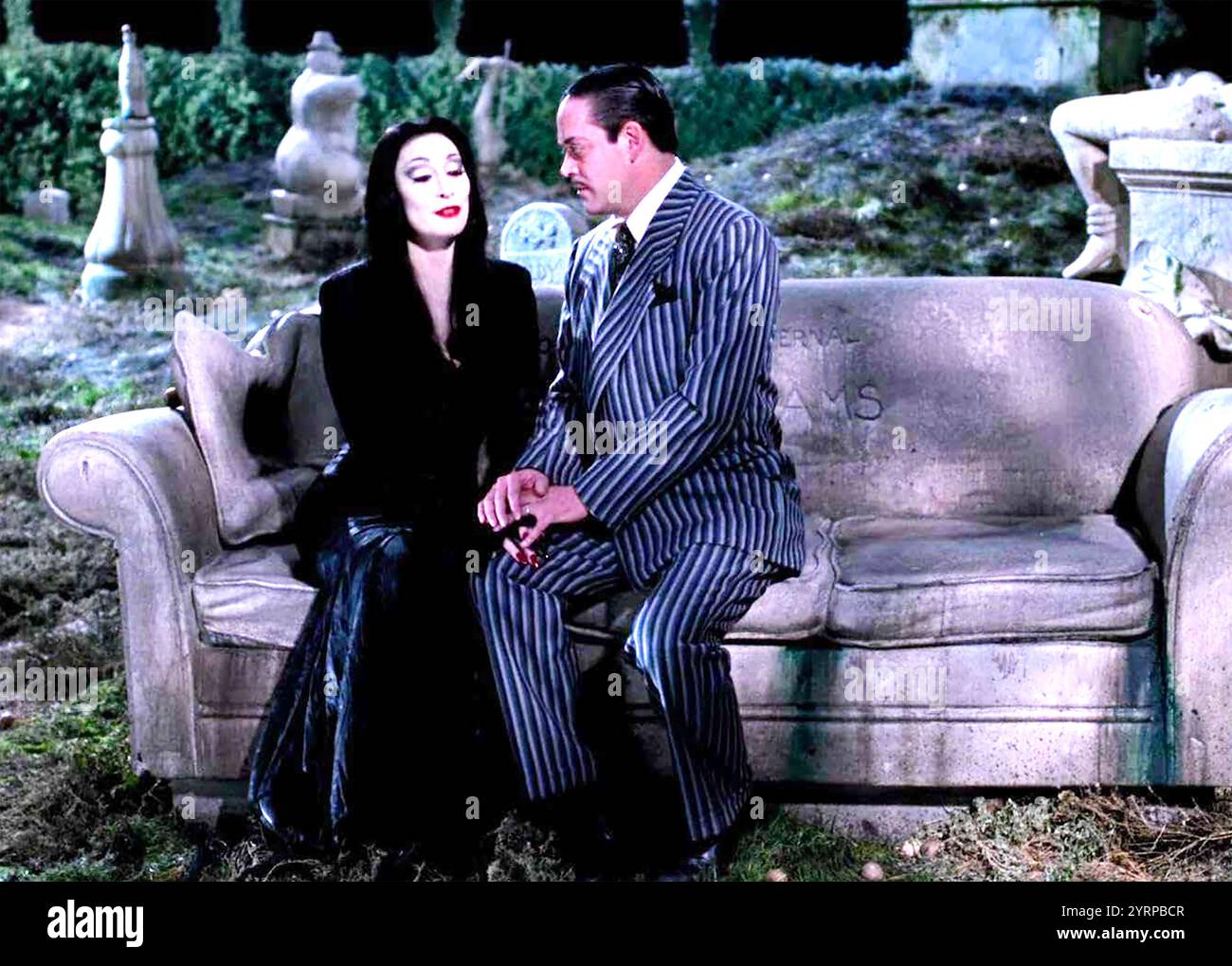 THE ADDAMS FAMILY 1991  Paramount Pictures film with Anjelica Huston as Morticia Addams and Raul Julia as Gomez Addams Stock Photo