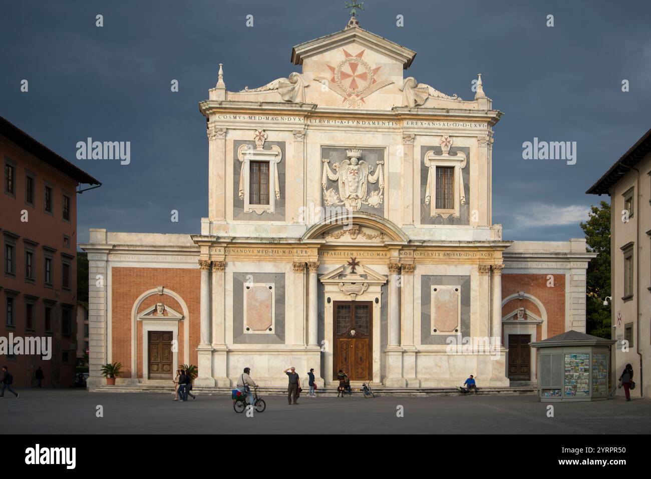 Knight square hi-res stock photography and images - Alamy